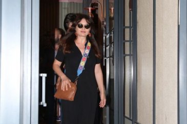 Nurgül Yeşilçay sevgilisi ve oğluyla görüntülendi