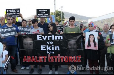 Otomobilin çarptığı Evrim ve Ekin kardeşler gözyaşlarıyla anıldı