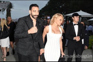 Pamela Anderson şiddet mi gördü?
