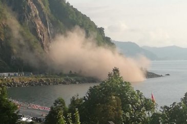 Karadeniz Sahil Yolu'nda heyelan