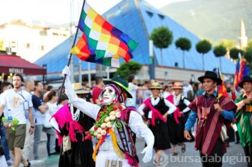 Bursa caddeleri rengarenk oldu