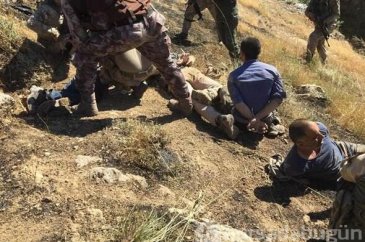 O teröristlerin yakalanma anına ait yeni fotoğraflar ortaya çıktı

