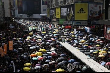 Hong Kong'da halk Çin'e iade yasasını protesto için tekrar sokaklarda