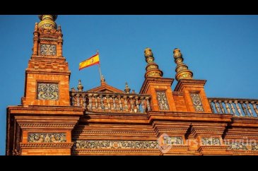 Sevilla'nın görkemli meydanı Plaza de Espana