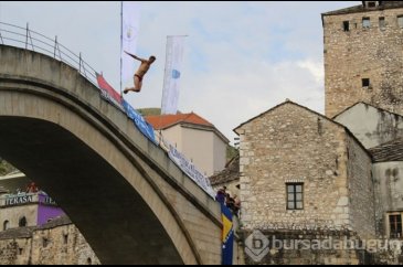 Mostar Köprüsü'nden atladılar (453 yıllık gelenek)