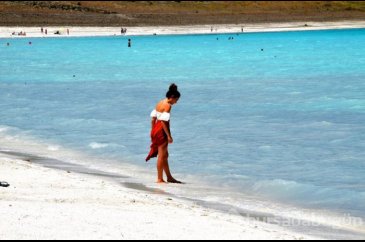 Türkiye'nin Maldivleri 'Salda Gölü'ne turist akını (Günlük 30 bin z...