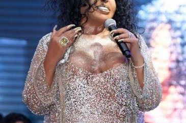Bülent Ersoy 72 konser için imza attı