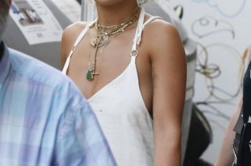 Rita Ora'nın Ibiza stili