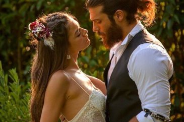 Demet Özdemir ve Can Yaman'dan Erkenci Kuş'a veda mesajları!
