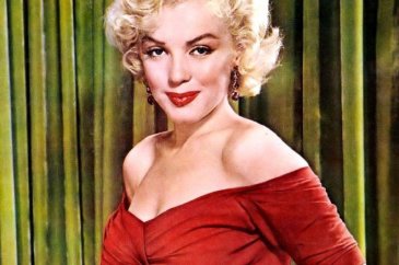 Güzelliğiyle bir döneme damga vuran Marilyn Monroe'nun cesediyle il...
