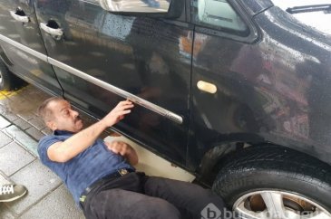 Bursa'nın kahraman itfaiyecisi! Yağmurda yarım saat uğraşıp kurtardı
