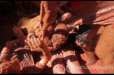 İspanya'da domates savaşı 'La Tomatina' başladı