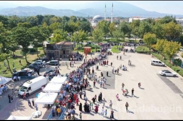 Bursa'da bedava köfte ekmeğe halk ilgi gösterdi
