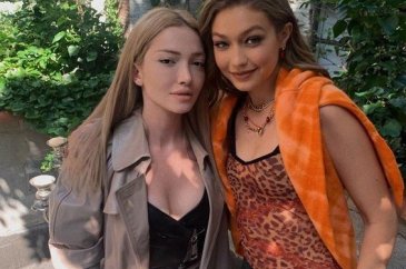 Gigi Hadid ile buluşan Danla Bilic: Anne kızın aşık oldu!