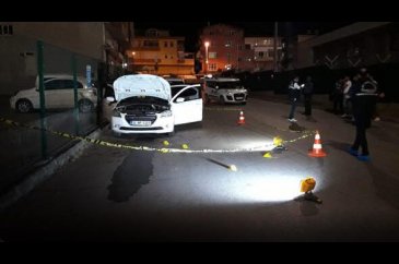 Yanlış otomobile ateş etti