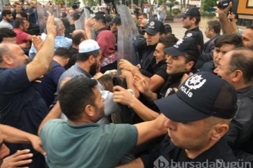 Eylem yapan pazarcılara biber gazlı müdahale