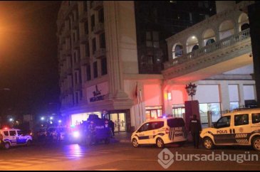 Lüks araç ile geldiler, AVM'ye ateş açtılar