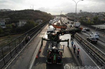 TEM'de gaz tankeri devrildi, tüm şeritler trafiğe kapatıldı