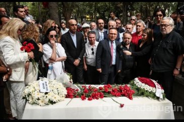 Tarık Akan,vefatının üçüncü yılında mezarı başında anıldı