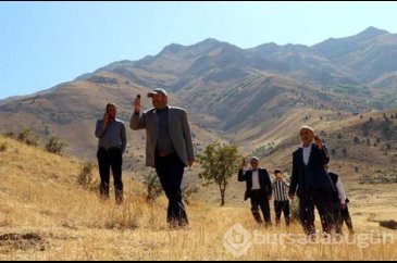 Görüşme yapabilmek için tepelere çıkıyorlar