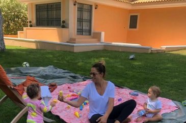 Doğa Rutkay, çocuklarını köydeki bebekler gibi büyütüyor