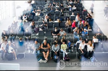 Yüz binlerce turist mağdur oldu
