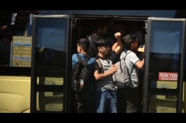 Kapı kapanmadı! Şaşırtan anlar kamerada