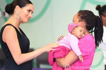 Meghan Markle oğlunun küçük kıyafetlerini bağışladı