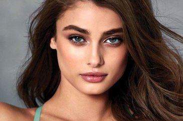 İşte güzeller güzeli, Taylor Hill