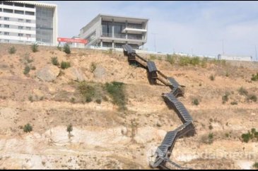 550 basamaklı merdiven zor anlar yaşatıyor!