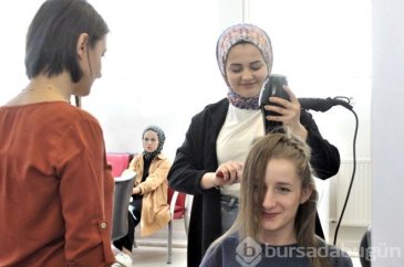 Bursa'da bir gün okula gidip lise mezunu oluyorlar!