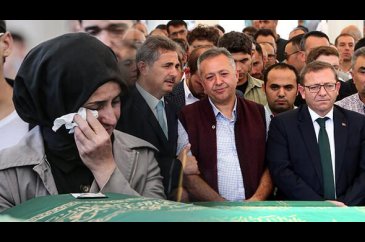 En acı tesadüf durağa çarpması sonucu hayatını kaybetti!
