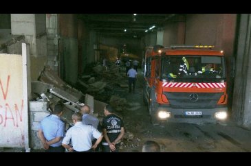 Otogardaki metruk binalar yıkıldı