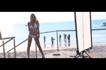 Bikini modele 16 milyon dolar havale ettiği ortaya çıktı!