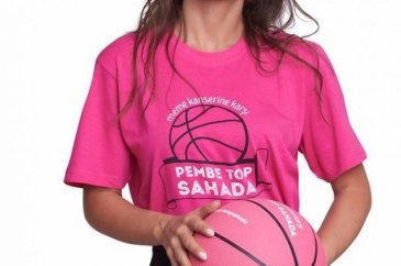 Pembe top havalanıyor!