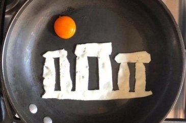 Yumurta ile resmen sanat yaptı!
