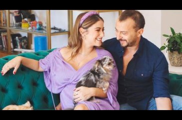 Hazal Kaya'dan duygusal paylaşım: "Sayenizde yine gözlerim doldu"
