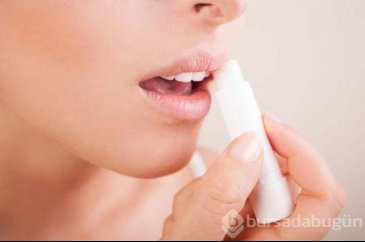Dolgun dudaklara sahip olmak için 8 Yöntem
