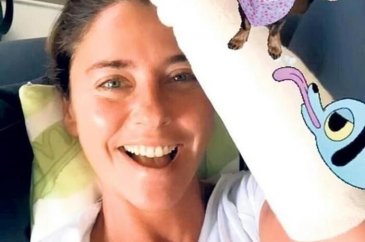Ece Uslu bikini pozuyla herkesi kendine hayran bıraktı