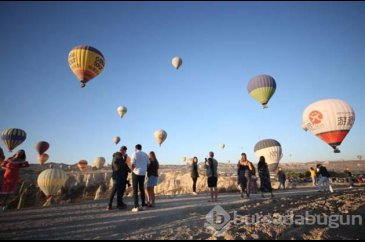Kapadokya'da balonlar 437 bin kişiyi uçurdu