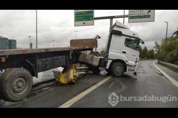 TIR bariyerde asılı kaldı!
