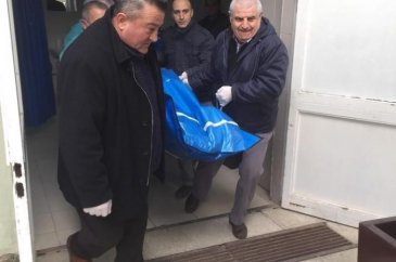Cesedi parçalara ayırıp