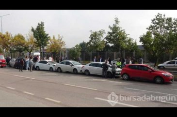 Kırmızı ışıkta 8 araçlı zincirleme kaza!