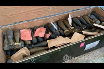Tel Abyad ilçe merkezinde YPG/PKK'lılara ait çok sayıda silah ve mü...