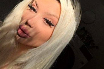 Her şey Barbie'ye benzemek için!