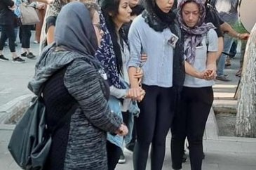 Annesi cenazeye gelemedi... Kardelen son yolculuğuna uğurlandı!