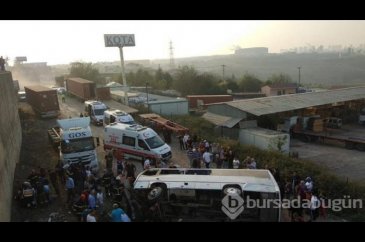 Gebze'de işçi servisi devrildi!