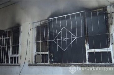 Bursa'da düşen mum evini yaktı!