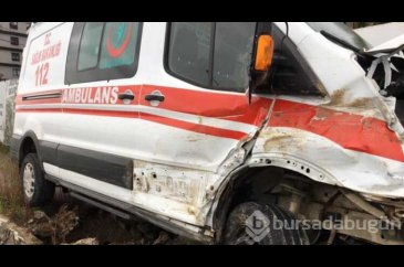 Ambulans ile kamyonet çarpıştı!