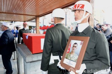 Şehit piyade er Sezai Eşkioğlu'nun cenazesinde hoş karşılanmayan ma...